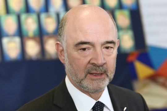 Ενστάσεις Μοσκοβισί για τα υπερπλεονάσματα