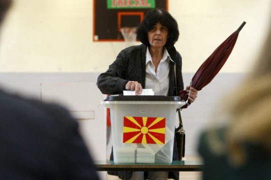 Έκλεισαν οι κάλπες – έγκυρες οι εκλογές στη Βόρεια Μακεδονία