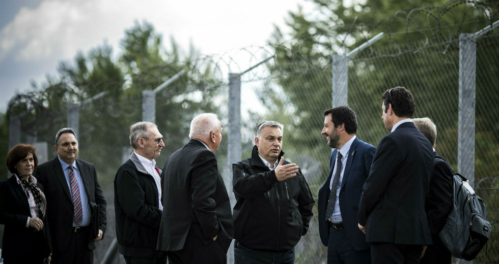 Ακροδεξιά μηνύματα στα συρματοπλέγματα των ουγγρικών συνόρων
