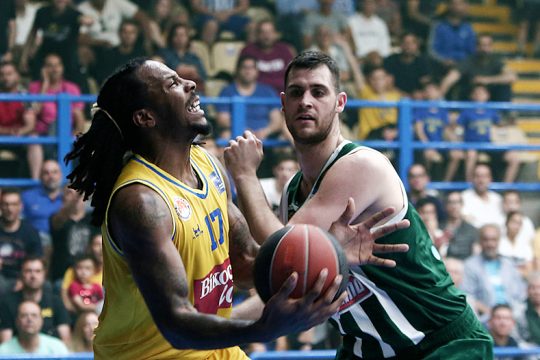 Μπρέικ στο Περιστέρι, θρίλερ στο ΟΑΚΑ