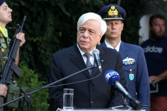 Αναγκαστική προσγείωση του αεροσκάφους που μετέφερε τον ΠτΔ 