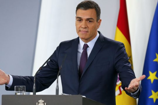 Πιέσεις Σάντσεθ μετά την εκλογική αποτυχία των Podemos
