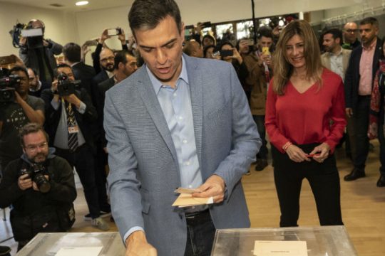 Με «δεύτερο γύρο» μοιάζουν οι κάλπες για τον Σάντσεθ