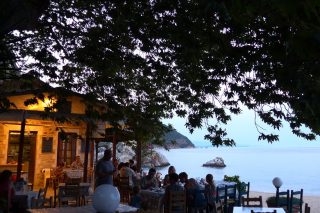 Ενα ουζάκι μεσημέρι με λιακάδα