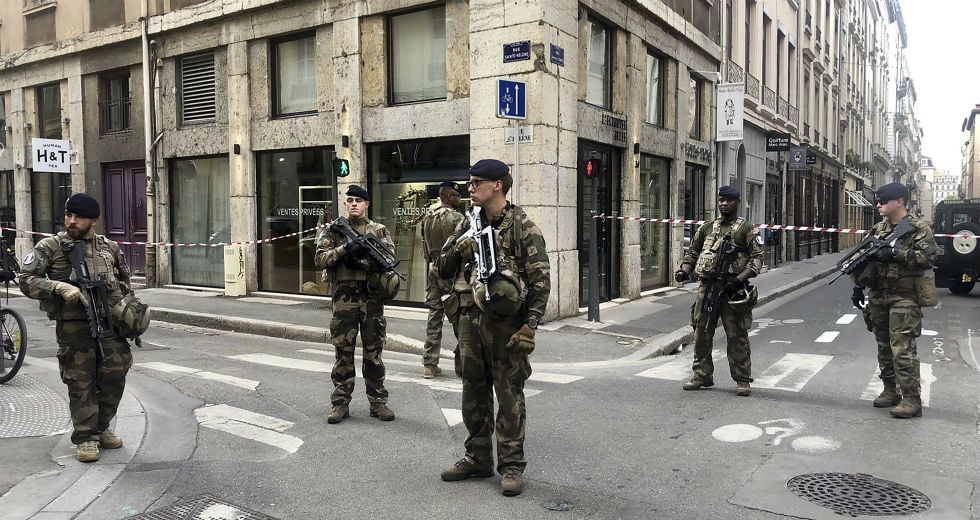 Τέσσερις συλλήψεις για τη βομβιστική επίθεση στη Λιόν