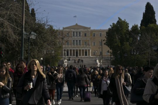 ΙΝΕ ΓΣΕΕ: Μισθοί 250 και 500 ευρώ για 822.000 εργαζόμενους