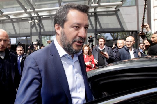 55 μετανάστες «αιχμάλωτοι» των διαθέσεων του Σαλβίνι