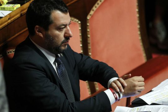 Ο Σαλβίνι μπλοκάρει ξανά πλοίο που διέσωσε 65 μετανάστες