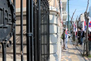 Αντιδράσεις για το ανάχωμα στις απολύσεις