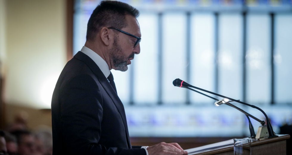 Πυρά Μαξίμου κατά Στουρνάρα για τους ιδιώτες στο Ασφαλιστικό