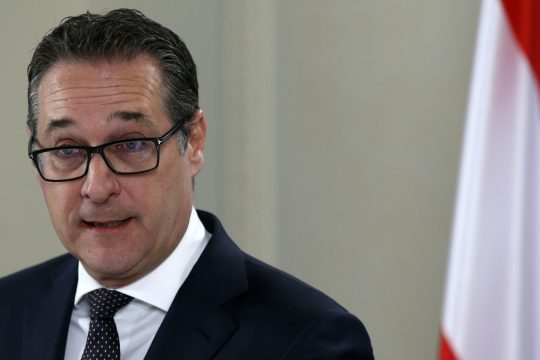 Νεοναζί αποκαλύπτει το παρελθόν του Αυστριακού αντικαγκελάριου