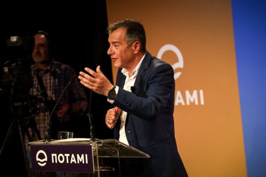 Εναντίον όλων ο Στ. Θεοδωράκης
