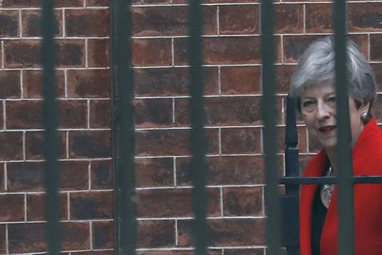 Ανησυχία για το μέλλον του Brexit έφερε η παραίτηση Μέι