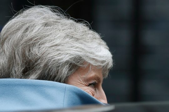 Συνεχίζει τις συνομιλίες με τους Εργατικούς η Μέι