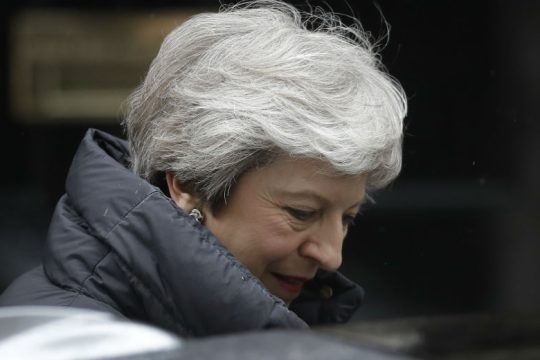 Πιέσεις στη Μέι να ορίσει ημερομηνία παραίτησης μέσα στην εβδομάδα