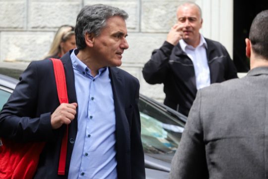 Ολοκληρώνονται οι επαφές, αναχωρούν οι εκπρόσωποι των θεσμών
