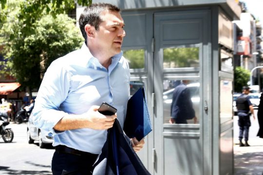 Με όπλο τη σκληρή αλήθεια