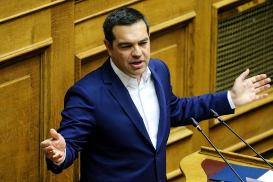 Εφ’ όλης της ύλης η επίθεση Τσίπρα κατά Μητσοτάκη