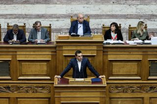 Υπερψηφίστηκαν τα μέτρα για τους πολλούς