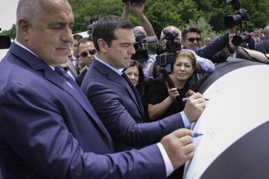 Ενας αγωγός φιλίας