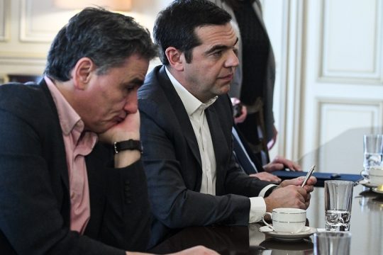 Ελαφρύνσεις 1 δισ. ανακοινώνει ο Τσίπρας