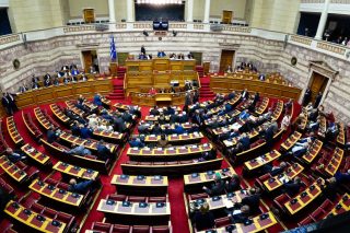 Τα «μπες-βγες» στα κόμματα