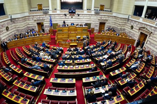Τα «μπες-βγες» στα κόμματα