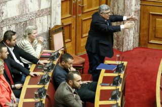 Χρεώνει στον Βελόπουλο η Χρυσή Αυγή την αποτυχία της