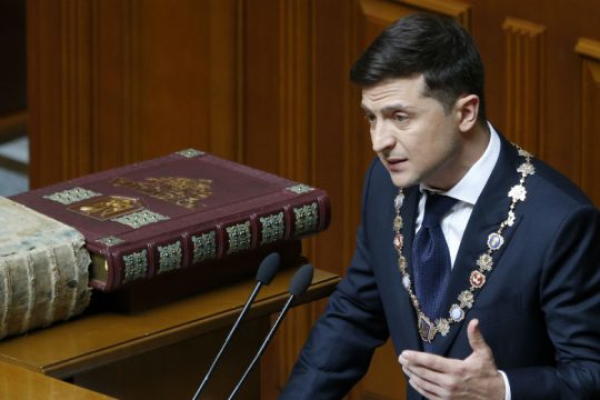 Ορκίστηκε πρόεδρος και προκήρυξε πρόωρες εκλογές στην Ουκρανία