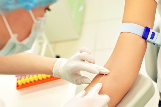 Προεκλογικός εκβιασμός των ιδιωτών παρόχων με θύματα τους ασθενείς