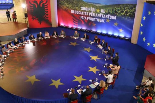 Η Ολλανδία μπλοκάρει την ενταξιακή προοπτική της Αλβανίας