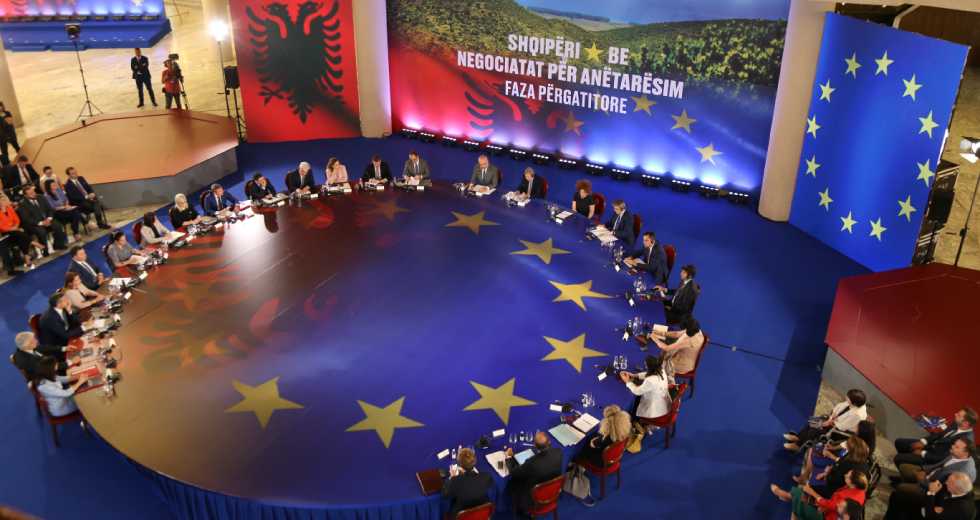 Η Ολλανδία μπλοκάρει την ενταξιακή προοπτική της Αλβανίας