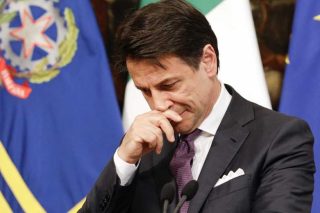 Κίτρινη κάρτα από τον Κόντε σε Λέγκα και Πέντε Αστέρια