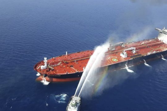 Στον Κόλπο βρέχει… τελεσίγραφα