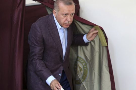 Εσκαψε τον λάκκο του στην Πόλη