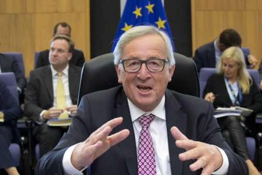 Αιχμές Γιούνκερ για την κυβέρνηση Καραμανλή