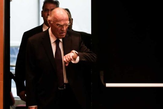 Χωρίς αποζημίωση οι συνεργάτες των βουλευτών του Β. Λεβέντη