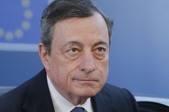 «Κλειδώνει» τα επιτόκια η ΕΚΤ