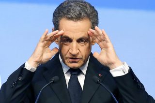L’ Oreál και Καντάφι πνίγουν τον Σαρκοζί