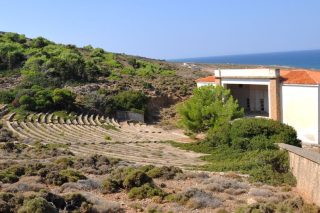Διαγωνισμός για κατεδάφιση αυθαιρέτων στη Μακρόνησο