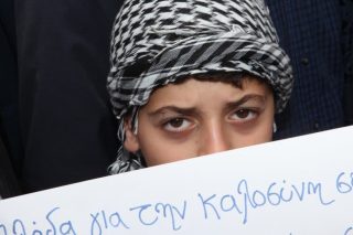 Επίθεση «αγανακτισμένων» σε ανήλικους πρόσφυγες