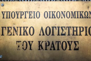 Πήραν φωτιά οι δαπάνες, έβγαλαν φτερά τα έσοδα