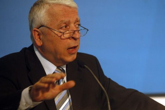 Ανετη νίκη Μουτζούρη