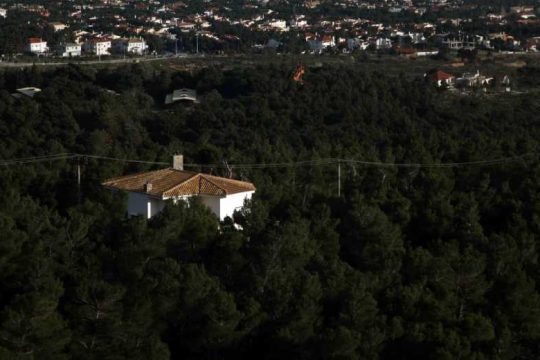 Στη Βουλή ο νόμος για τα αυθαίρετα σε δασικές εκτάσεις