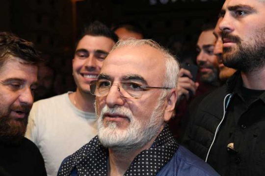 Αποχωρήσεις και ανοιχτό μέτωπο με τους χαφ