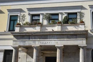 Εμμένει στον αποκλεισμό των εκλογικών περιπτέρων της Χρυσής Αυγής ο Δήμος Αθηναίων