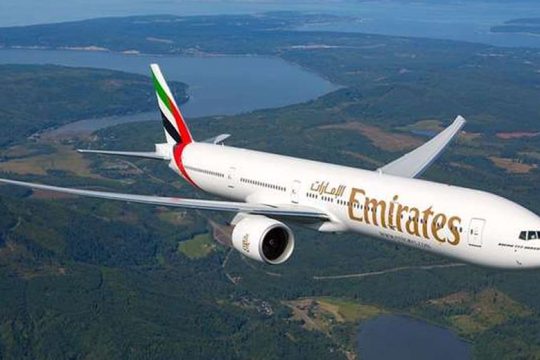 H Emirates δεσμεύεται να μειώσει τα πλαστικά μιας χρήσης εν πτήσει
