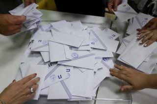 Δημοσκόπηση Opinion Poll: ΝΔ 25,6%, δεύτερος ο Τσίπρας με 13%, τρίτη η Καρυστιανού, τέταρτο το ΠΑΣΟΚ με μονοψήφιο