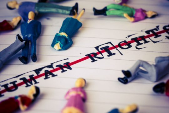 Σε μη δημοκρατική χώρα θεωρεί ότι ζει ο μισός πλανήτης