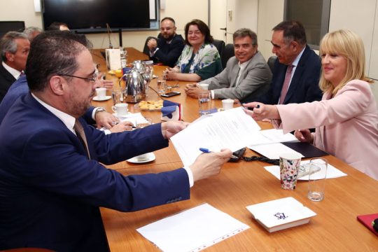 Υπογραφές και εκατομμύρια στην ΑΕΚ!